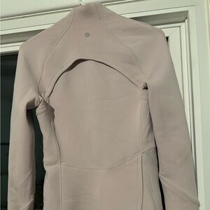 Lululemon top size 6, dusty pink color